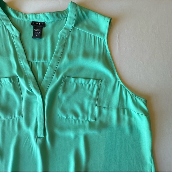Torrid Womens Blouse Harper Georgette Sleeveless Bright Blue Collarless Tank 1X - Picture 8 of 16